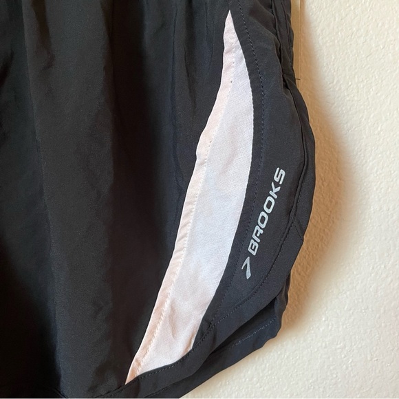 Brooks Infiniti Short II Black/White Size Small New with Tags - Picture 4 of 5